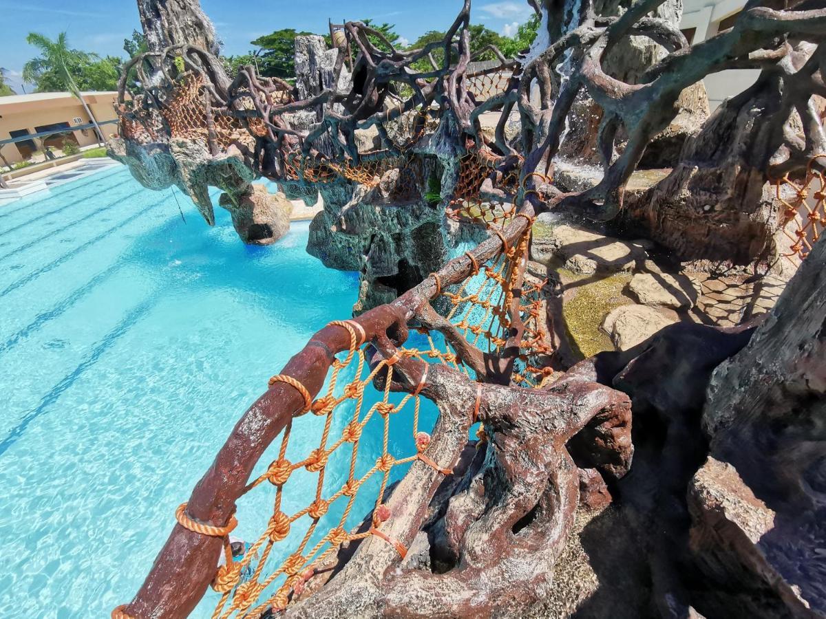 Port Royale Waterpark Resort Dumaguete City ภายนอก รูปภาพ